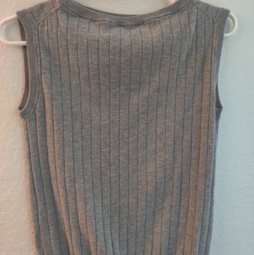 Unique sleeveless gray knit